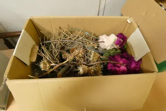 Partij droog- en kunstbloemen