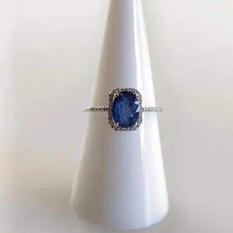 Saphir- / Diamant-Ring - Platin 950, natürlicher Saphir von ca. 2,05 ct.