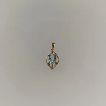 Pendentif aigue-marine / diamant - or jaune 585/000 (14 K), aigue-marine naturelle taille ovale 0,96 ct