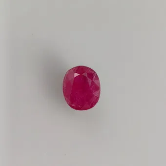Přírodní rubín oválný brus 4,97 ct