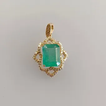 Emerald pendant with diamonds - yellow gold 585/000, emerald cut 2.45 ct