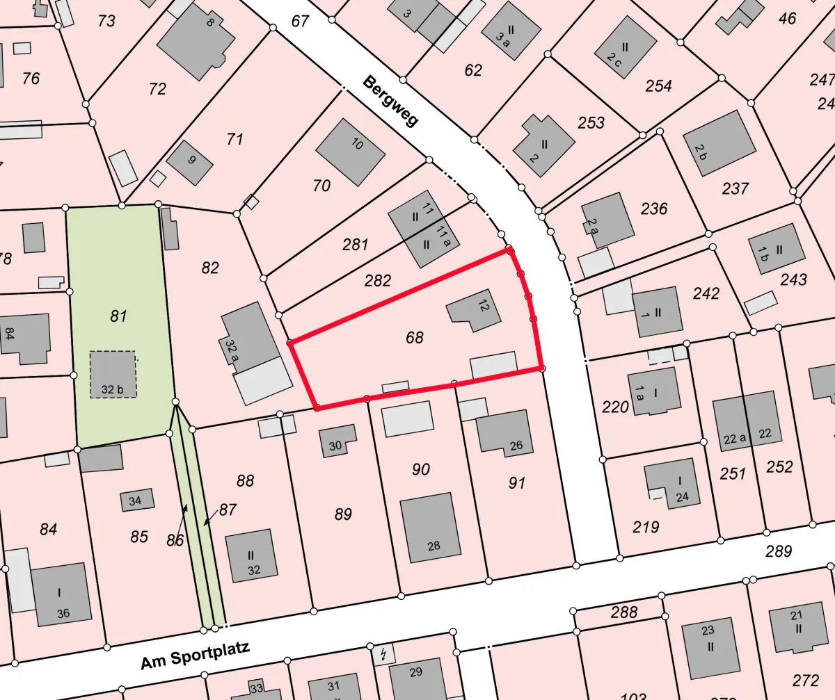 Large residential building plot in established residential area in Berlin's outskirts
