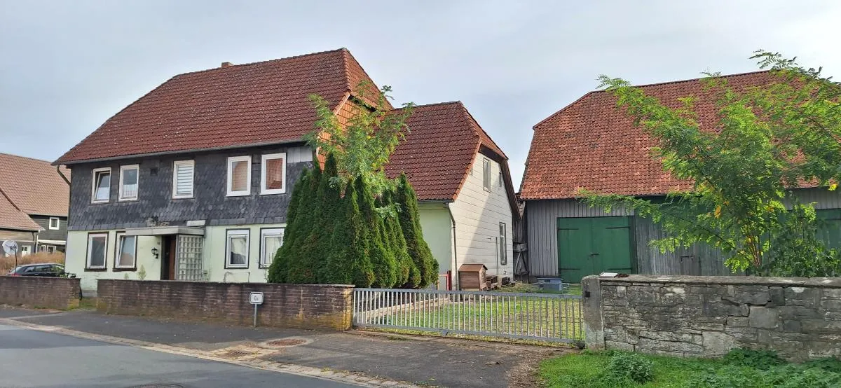 Rest farm on approx. 1.08 ha plot for sale in Northeim-Langenholtensen