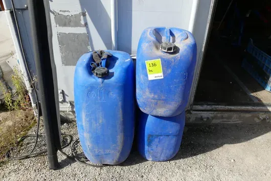 3x bidons