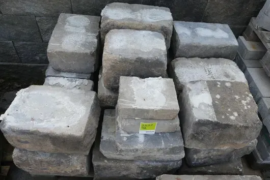 Pallet met inhoud - steenbouw elementen