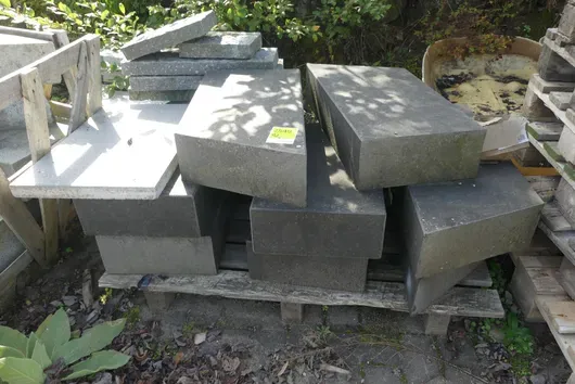 Pallet met inhoud - steenbouw elementen