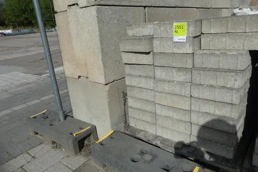 Pallet met inhoud - steenbouw elementen