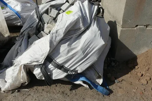 Big Bag s dlažebními kostkami