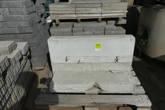 Pallet met inhoud - steenbouw elementen