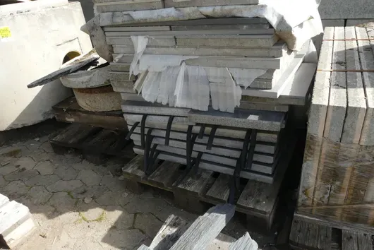 Pallet met inhoud - steenbouw elementen