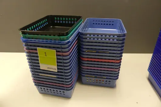 Posten Kunststoff-Aufbewahrungskörbe, verschiedene Farben