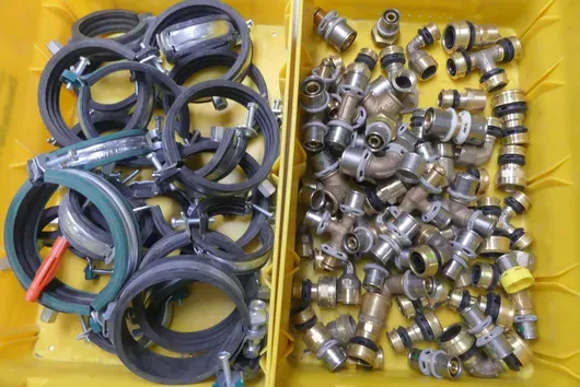 Installation assortment (pipe clamps, press fittings, wall plates)