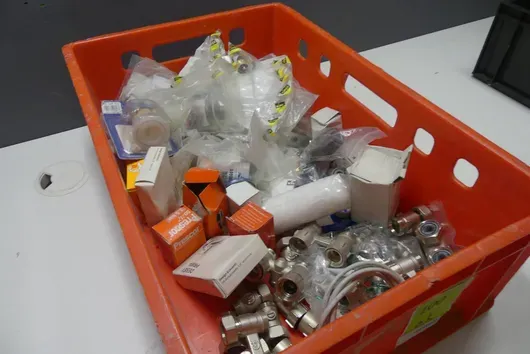 Sanitair assortiment (hoekstopkranen, aansluitslangen, fittingen)