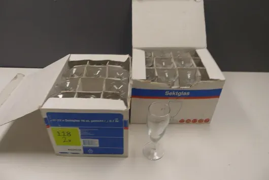 Partia kieliszków do szampana