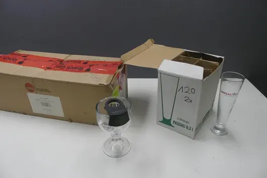 Gläser-Sortiment (Salitos Gläser mit Flaschenhalter, Sausalitos Passau 0,3 l)