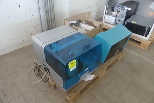 Qiagen - Nucleic acid purification device with accessories