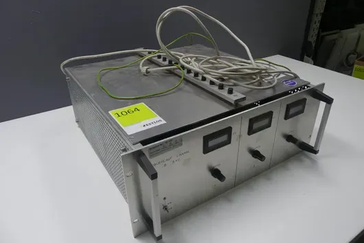 High-voltage device with 3 displays, 0–3 kV