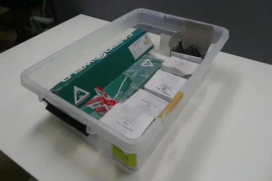 Assortiment de vis et d'électrodes de soudage