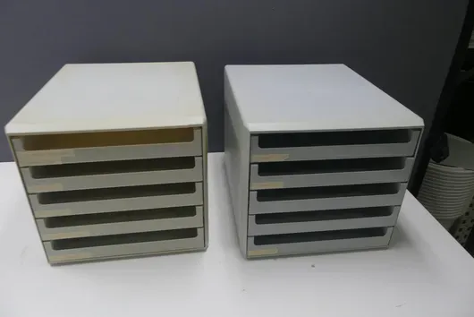 2x Ladebox met 5 laden