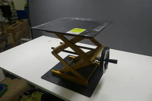 Laboratoriumheftafel met handwiel