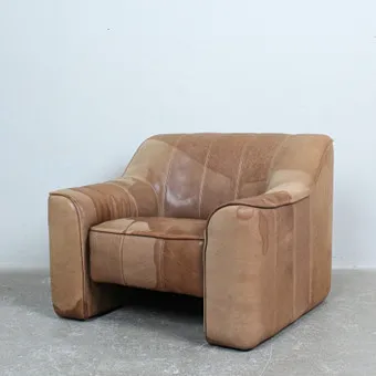 DE SEDE. Sessel / Lounge Chair, Modell 'DS 44', Büffelleder, Schweiz, 1970er Jahre.
