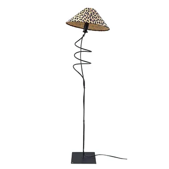 LIENY. DESIGNOVÁ STOJACÍ LAMPA - STÍNÍTKO SE VZOREM LEOPARDA.