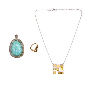AVON NECKLACE WITH PENDANT, SEPARATE PENDANT AND RING, 3 PIECES.