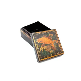 ASIATISCHE LACKDOSE AUS HOLZ MIT GOLDFISCH MOTIV.