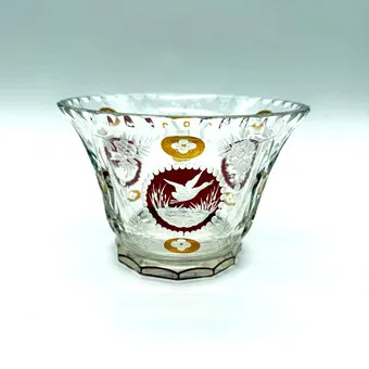 Česká křišťálová mísa ve stylu biedermeier.