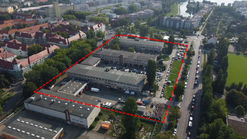 Large commercial plot with history and strong cash flow