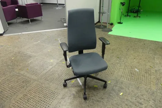 1x krzesło biurowe