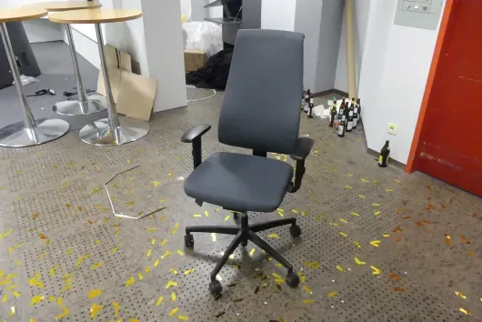 1x Bürostuhl