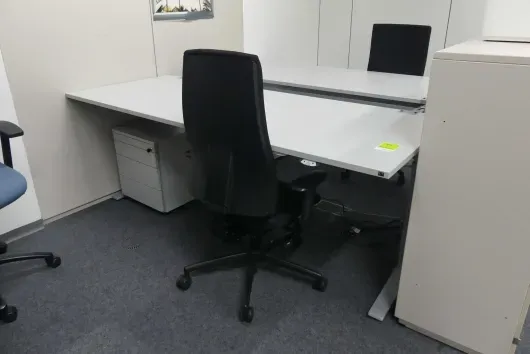 Ensemble de poste de travail avec 1 bureau à hauteur réglable électrique