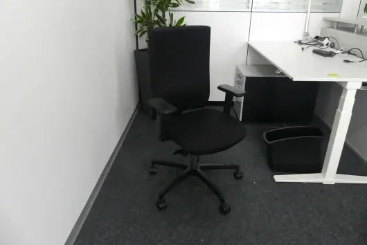 1x Bürostuhl