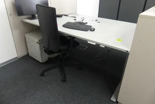 Ensemble de poste de travail avec 1 bureau à hauteur réglable électrique