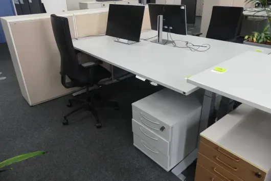 Ensemble de poste de travail avec 1x bureau à hauteur réglable électrique