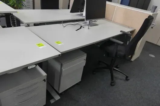 Ensemble de poste de travail avec 1x bureau à hauteur réglable électrique