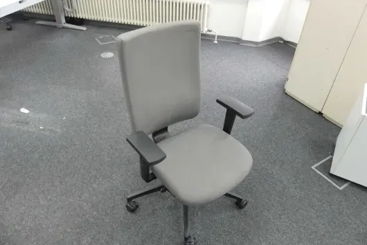 1x krzesło biurowe