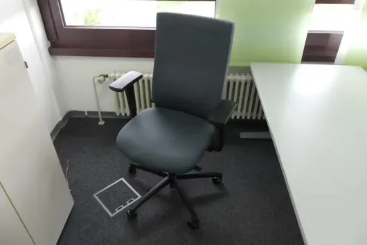 1x krzesło biurowe