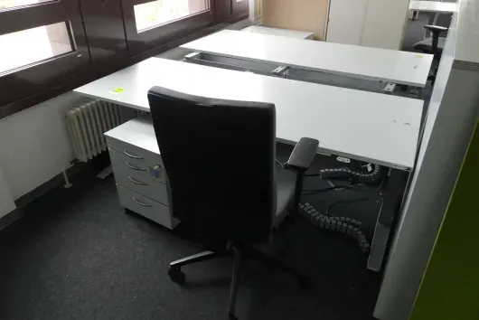 Ensemble de poste de travail avec 1 bureau à hauteur réglable électrique