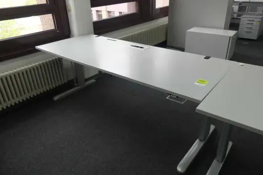 1x bureau à hauteur réglable électrique
