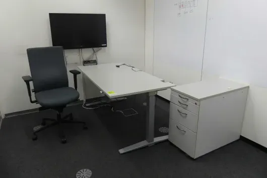 Ensemble de poste de travail avec 1 bureau à hauteur réglable électrique