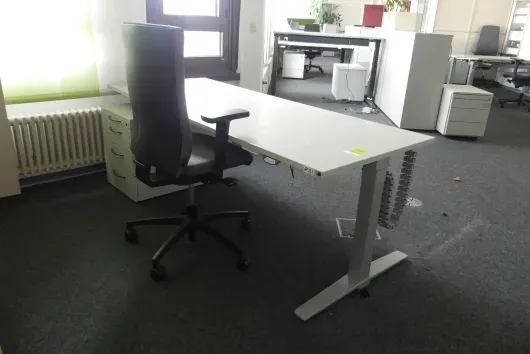 Ensemble de poste de travail avec 1 bureau à hauteur réglable électrique