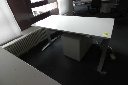 1x bureau à hauteur réglable électrique avec 1x caisson de bureau