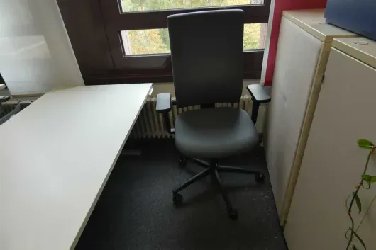 1 krzesło biurowe
