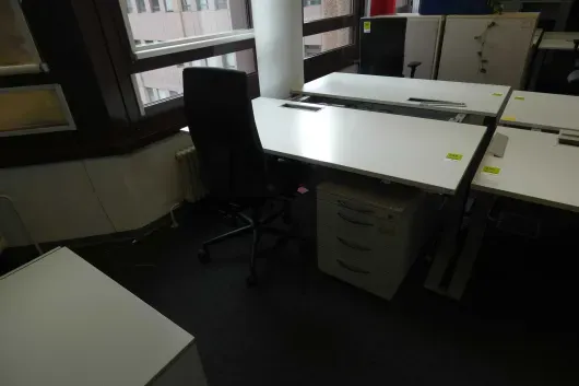 Ensemble de poste de travail avec 1x bureau à hauteur réglable électrique