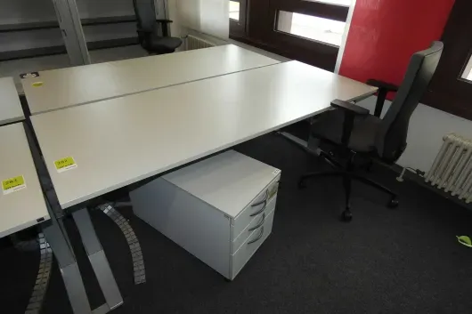 Ensemble de poste de travail avec 1 bureau à hauteur réglable électrique