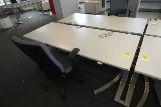 Ensemble de poste de travail avec 1 bureau à hauteur réglable électrique