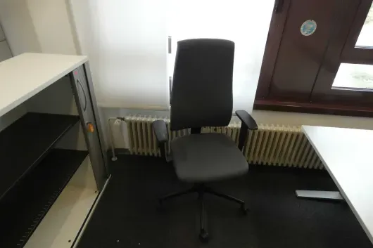 1x Bürostuhl