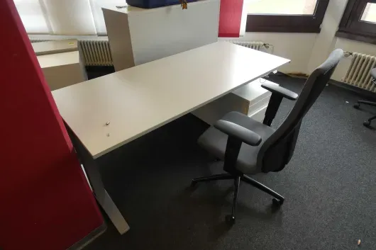 Ensemble de poste de travail avec 1 bureau à hauteur réglable électrique